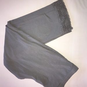 MlLEY CYRUS: Max Azria Light Grey Leggings